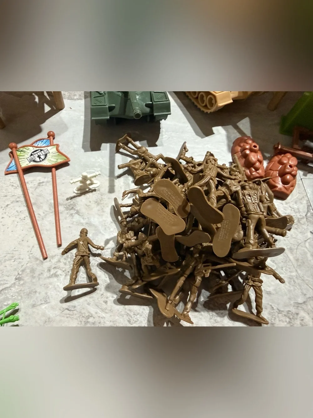 Large Vintage Style Plastic Toy Army Men Playset with Tanks & Towers, 188+